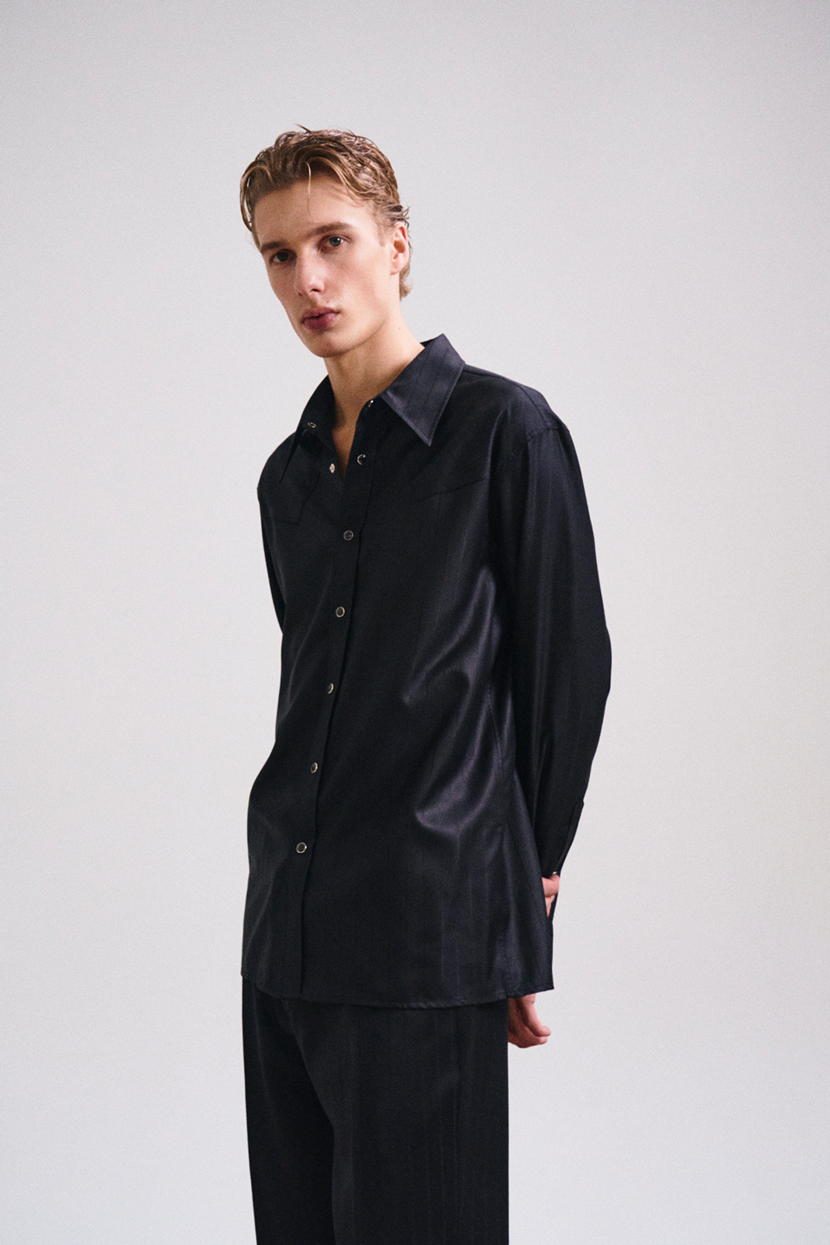 페크(PEQ) WOOL BLACK STRIPED SHIRT (BLACK)