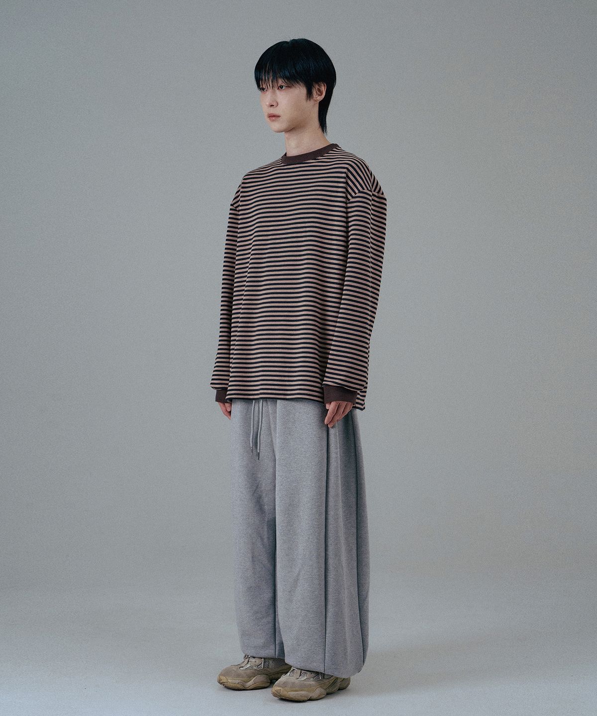 무븐(MOOVN) 에센셜 와이드 벌룬 스웨트 조거 팬츠 그레이