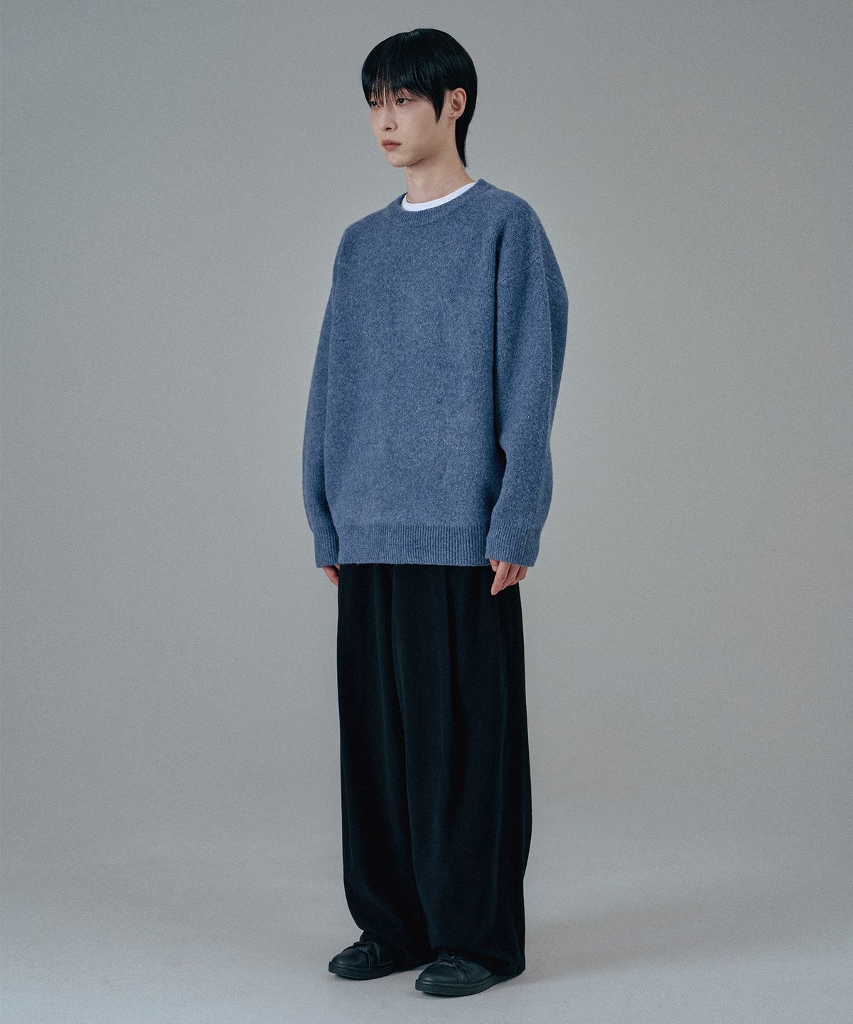 무븐(MOOVN) 딥 원턱 와이드 커브드 코튼 팬츠 블랙