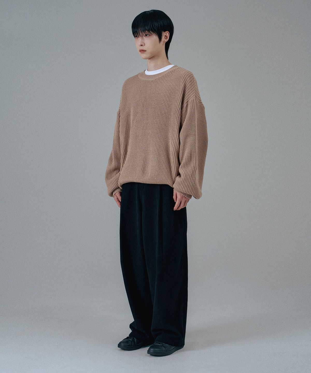 무븐(MOOVN) 오버핏 하찌 라운드 니트 베이지