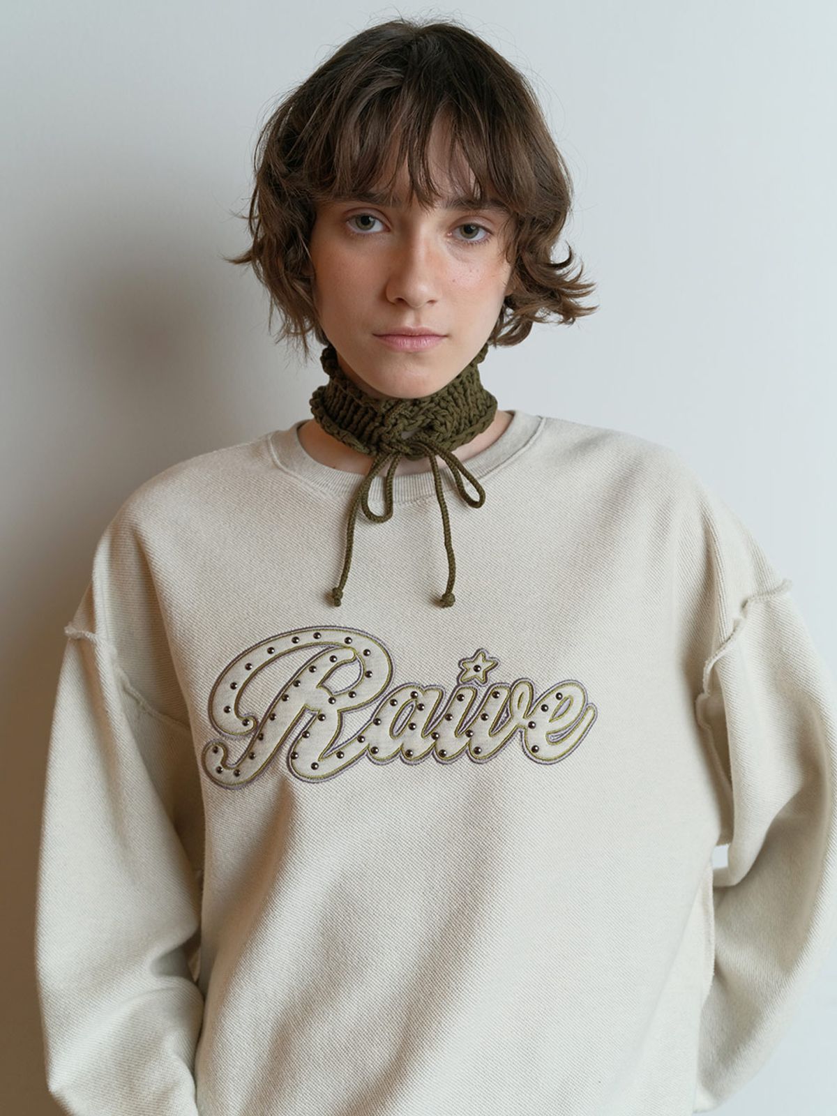 레이브(RAIVE) Raive Logo Embroidery Sweatshirt VW5WE634_2color