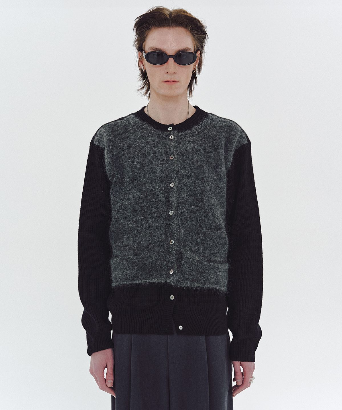 엠엠아이씨(MMIC) OVERLAP CARDIGAN (BLACK)