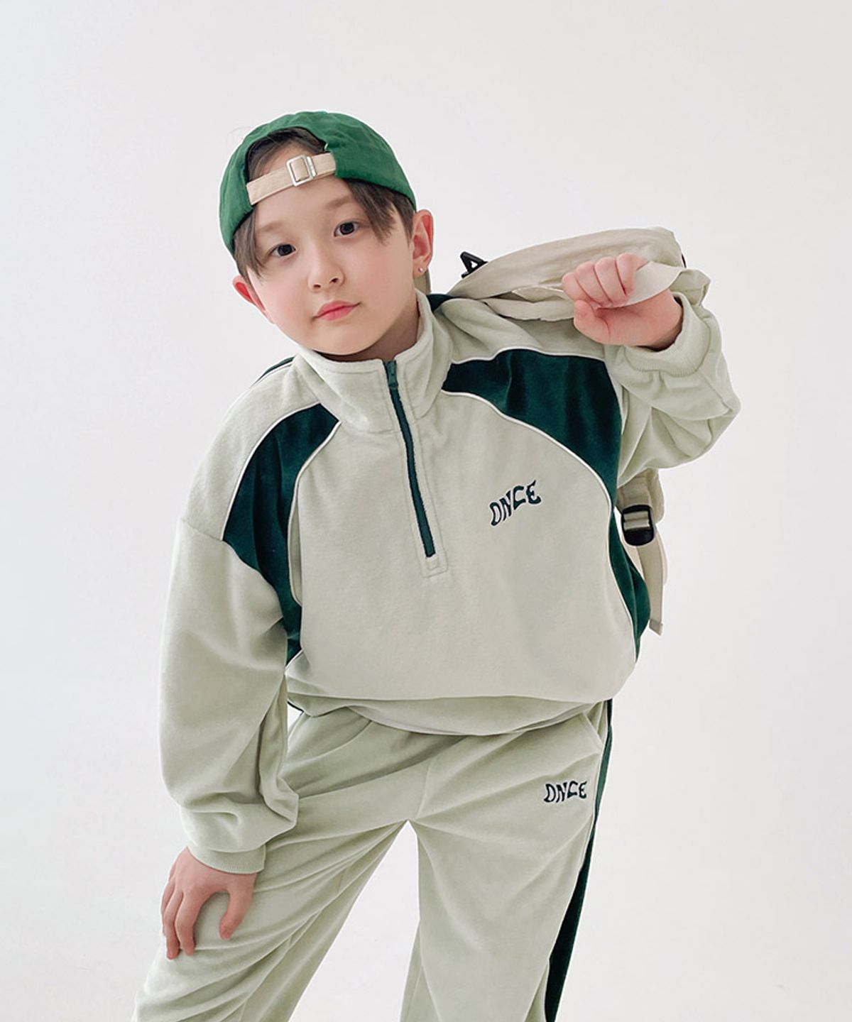 베리클로젯(BERRYCLOSET) 에너지 모션 벨벳 상하세트