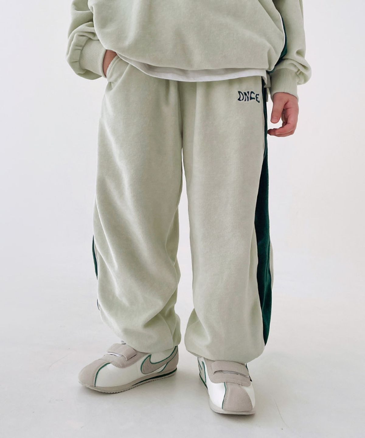 베리클로젯(BERRYCLOSET) 에너지 모션 벨벳 상하세트