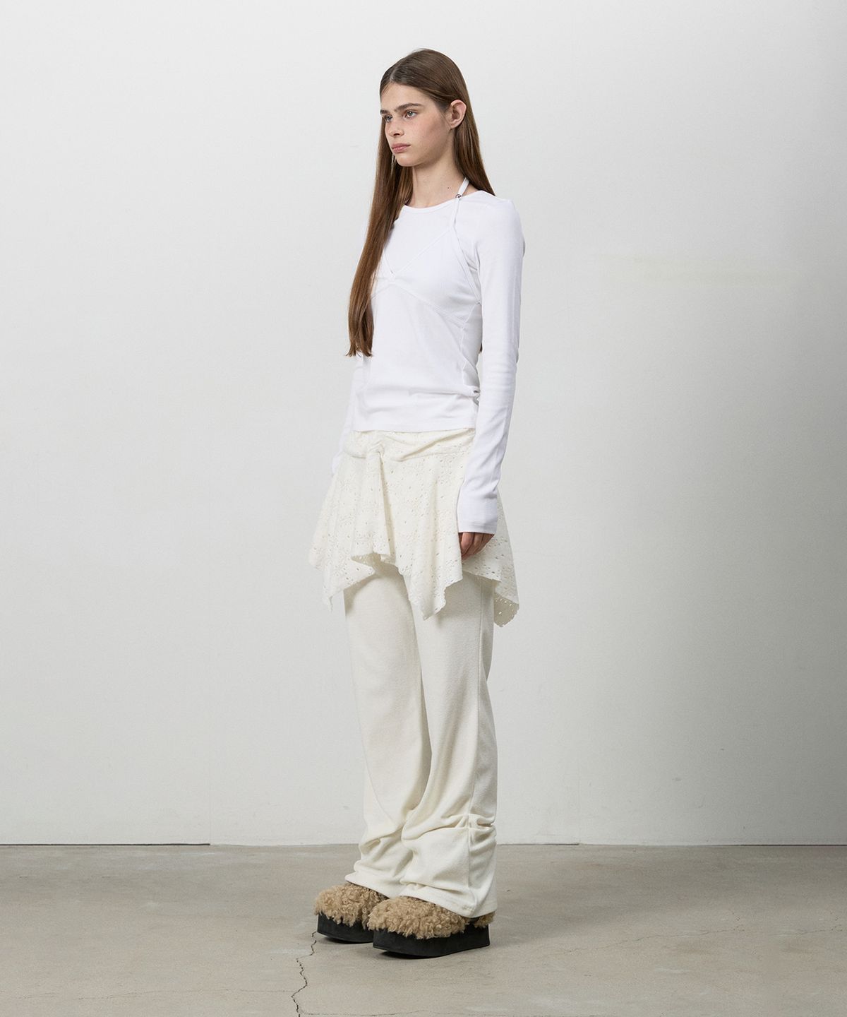 쓰리투에이티(THREE TO EIGHTY) PIN-TUCK BOOTCUT SKIRT PANTS IVORY