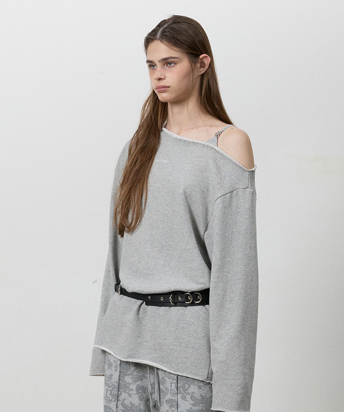 쓰리투에이티(THREE TO EIGHTY) BEAD DROP ONE-SHOLDER SWEAT TEE M.GREY