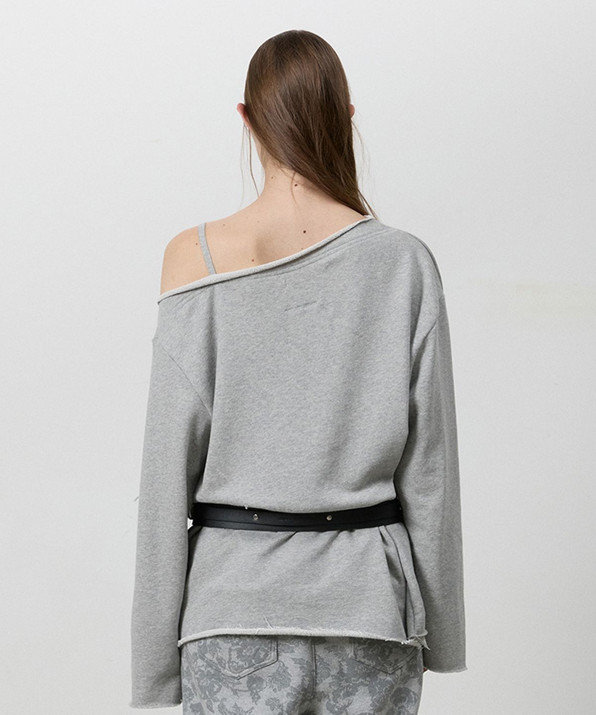 쓰리투에이티(THREE TO EIGHTY) BEAD DROP ONE-SHOLDER SWEAT TEE M.GREY