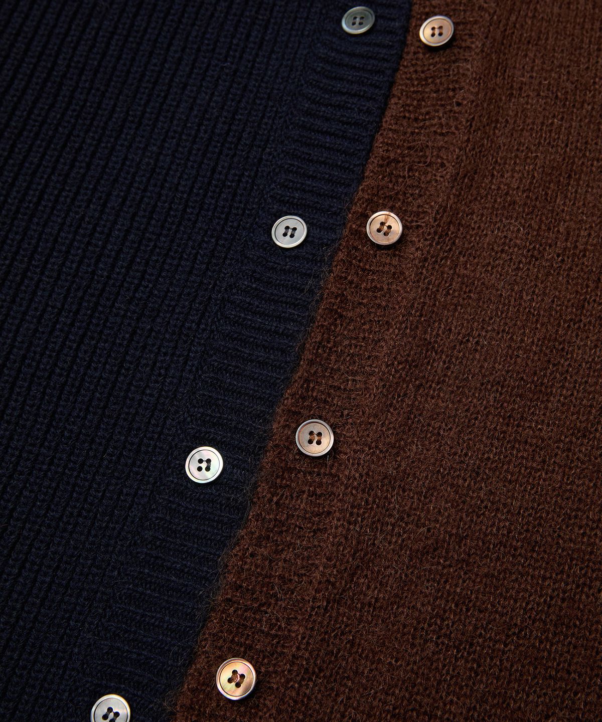엠엠아이씨(MMIC) OVERLAP CARDIGAN (NAVY)