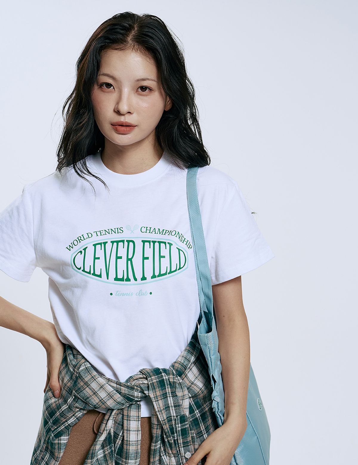 클레버필드(CLEVER FIELD) 시그니처 엠블럼 세미크롭 T_화이트