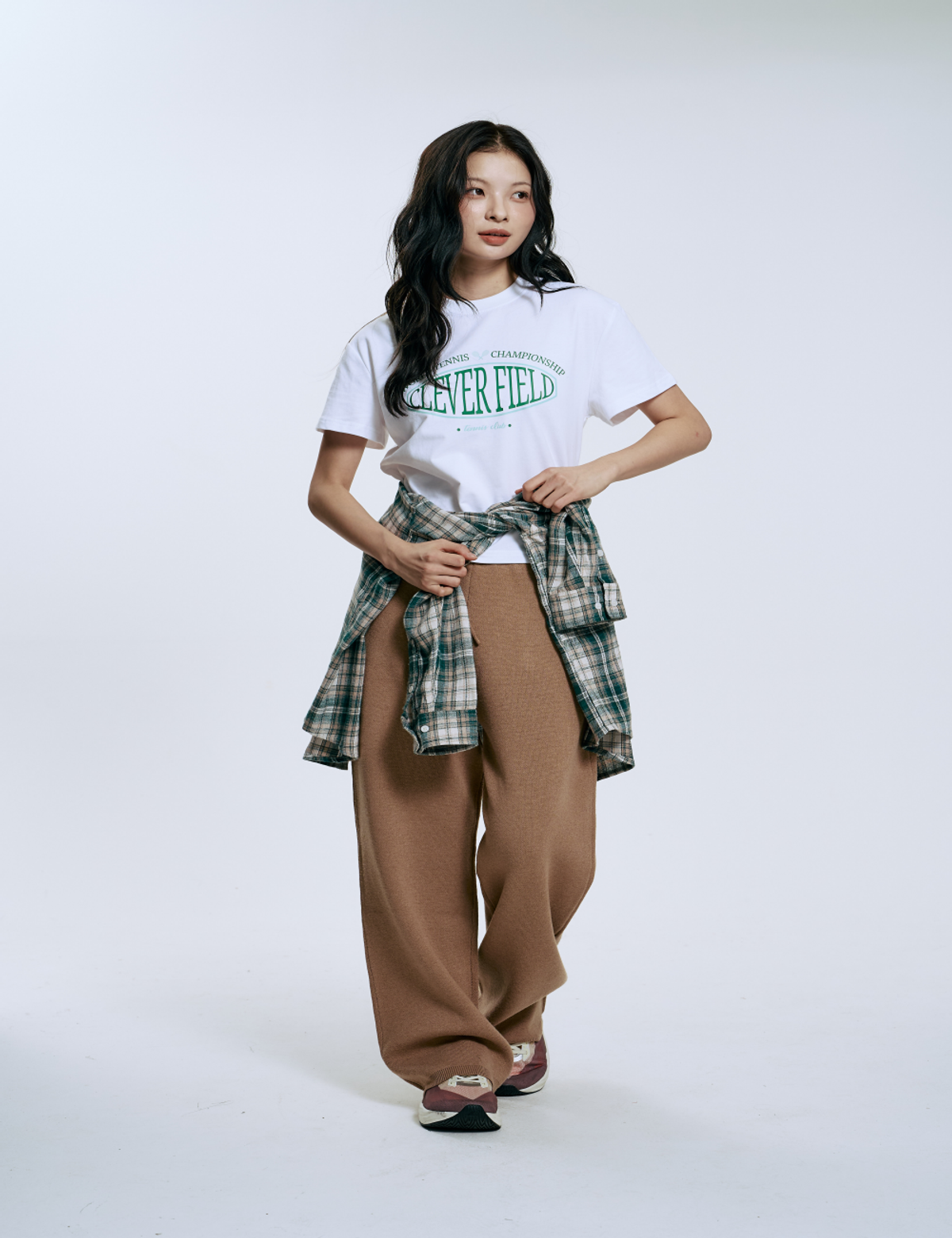클레버필드(CLEVER FIELD) 시그니처 엠블럼 세미크롭 T_화이트