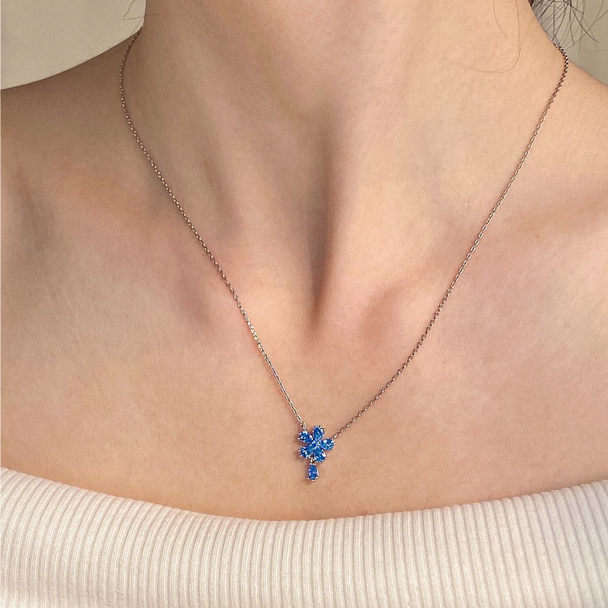 모노그래프(MONOGRAPH) 칼리아 목걸이 MGNL0393 Rhodium Plated (화이트골드+블루 큐빅)