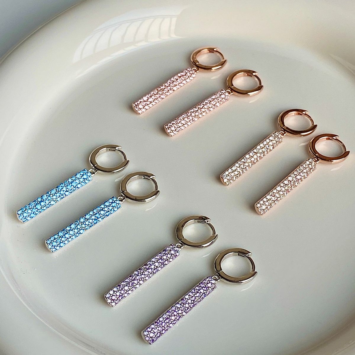 모노그래프(MONOGRAPH) 파이퍼 귀걸이 MGER0401 Rhodium Plated (화이트골드+블루 큐빅)