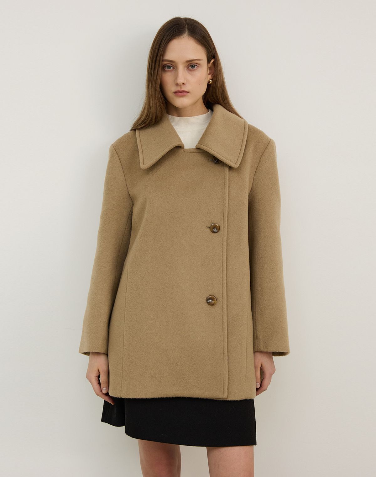 지에마르(GIEMAR) WIDE COLLAR WOOL SINGLE HALF COAT BEIGE 와이드 카라 울 싱글 하프 코트 베이지