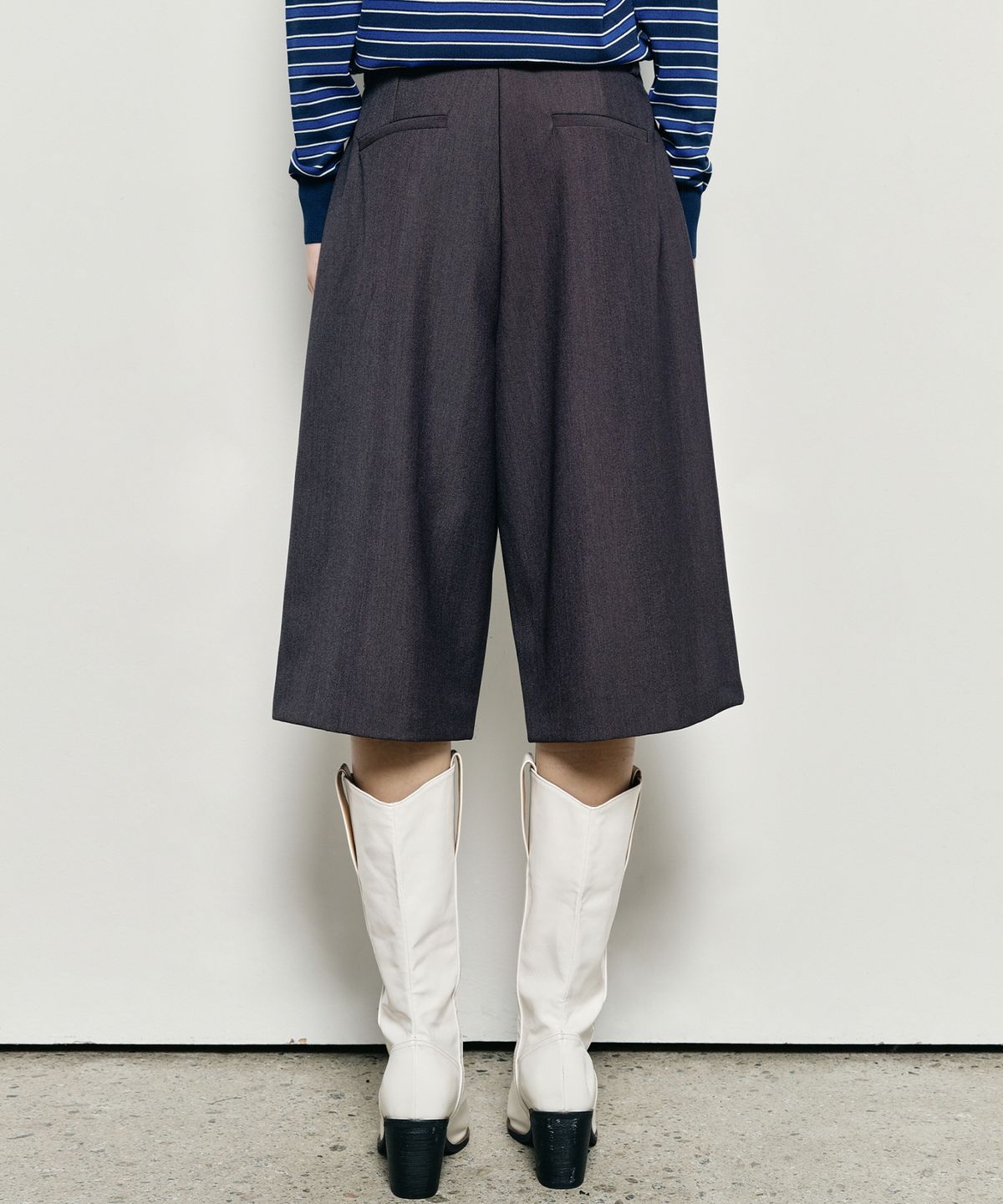 닉앤니콜(NICK&NICOLE) WIDE PINTUCK BERMUDA PANTS_CHARCOAL