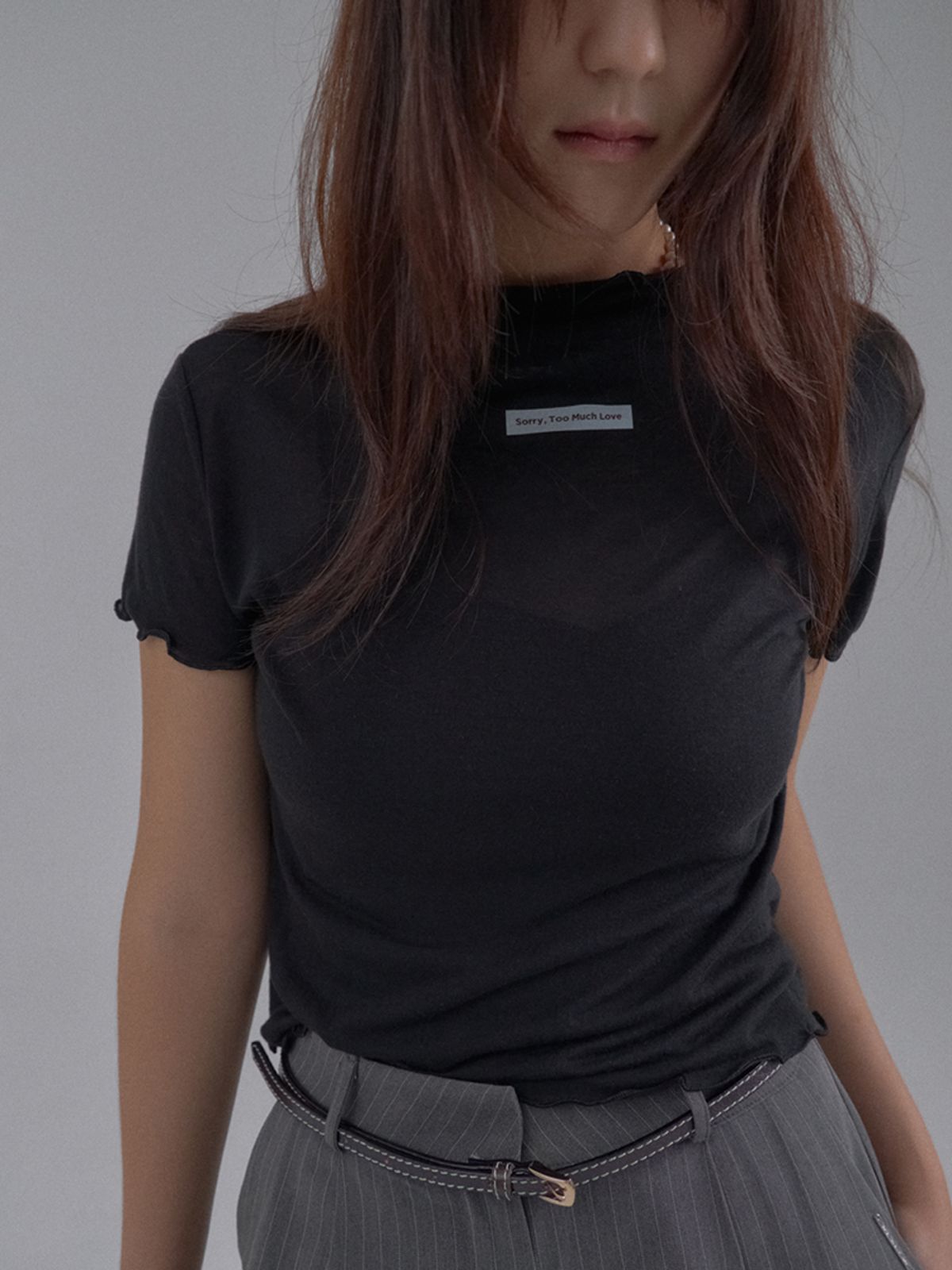 쏘리, 투 머치 러브(SORRY, TOO MUCH LOVE) Mini Lettering Interlock Half-Neck T-Shirt_Black