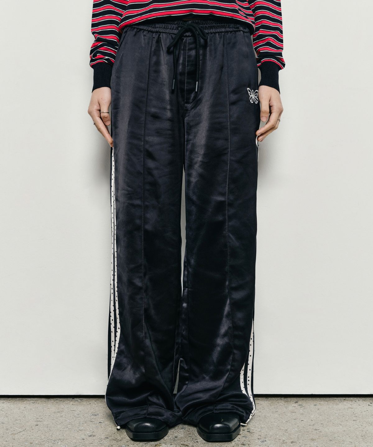 닉앤니콜(NICK&NICOLE) DOT DOUBLE LINE SATIN PANTS_BLACK