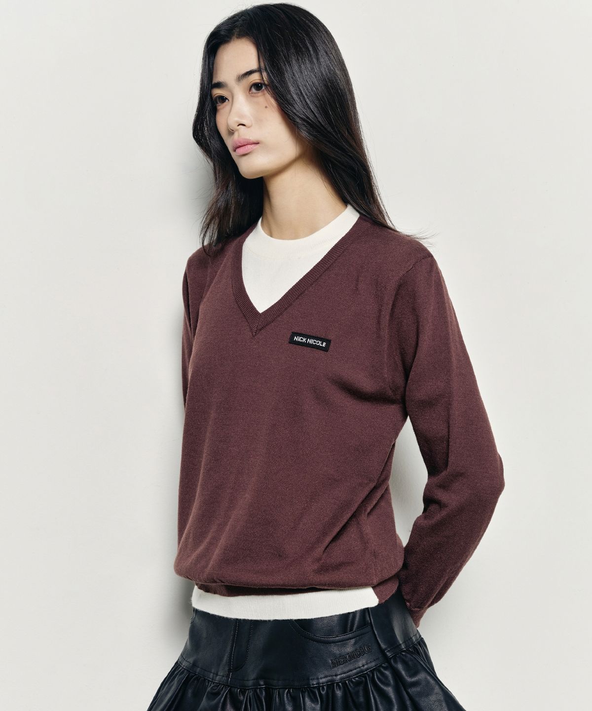 닉앤니콜(NICK&NICOLE) LAYERED ROUND V NECK KNIT_BROWN