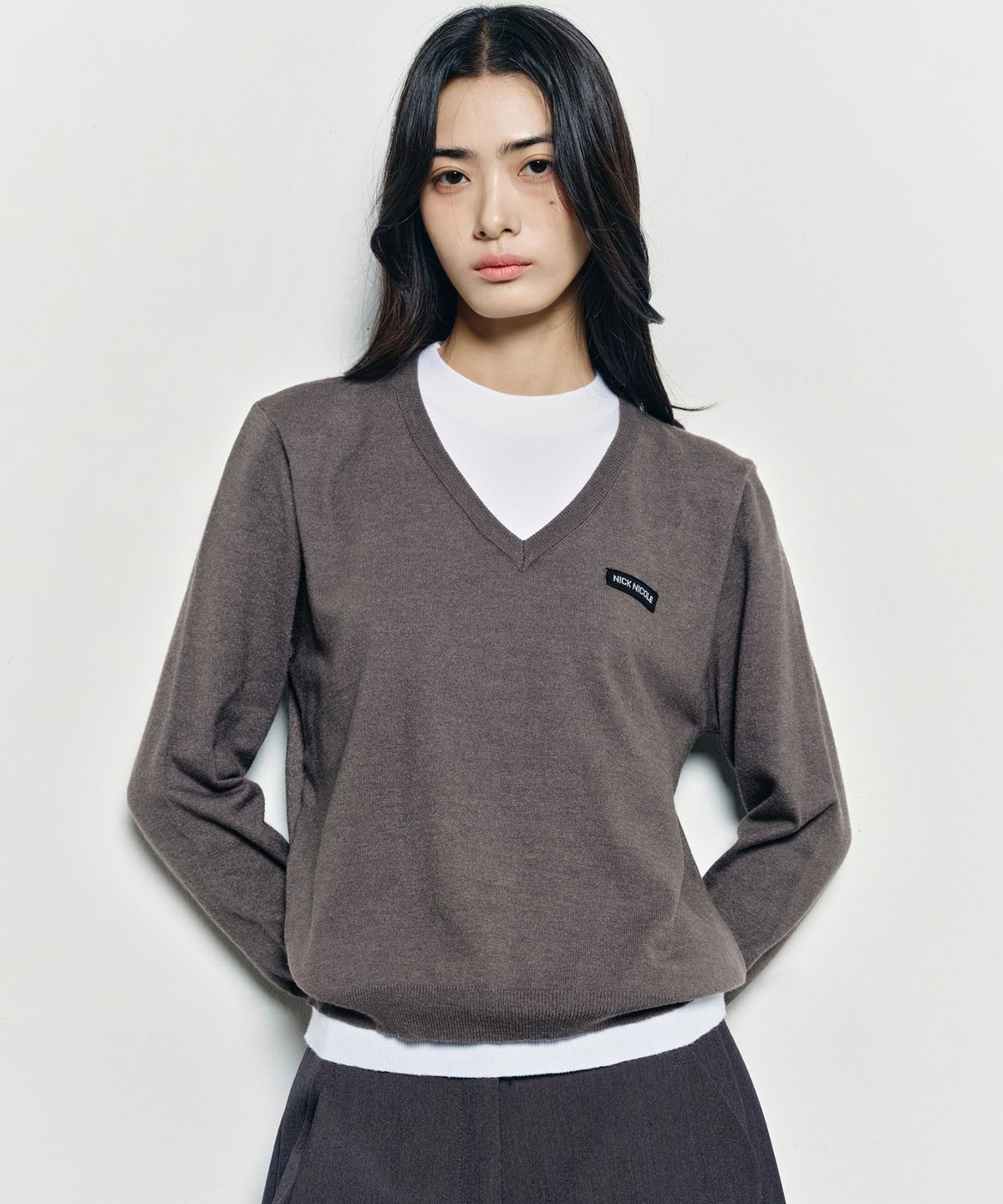 닉앤니콜(NICK&NICOLE) LAYERED ROUND V NECK KNIT_CHARCOAL