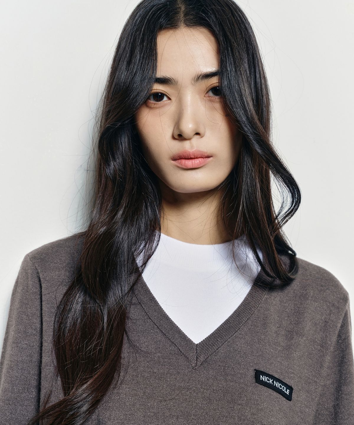 닉앤니콜(NICK&NICOLE) LAYERED ROUND V NECK KNIT_CHARCOAL