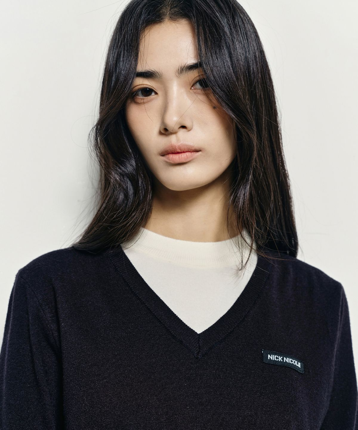 닉앤니콜(NICK&NICOLE) LAYERED ROUND V NECK KNIT_BLACK