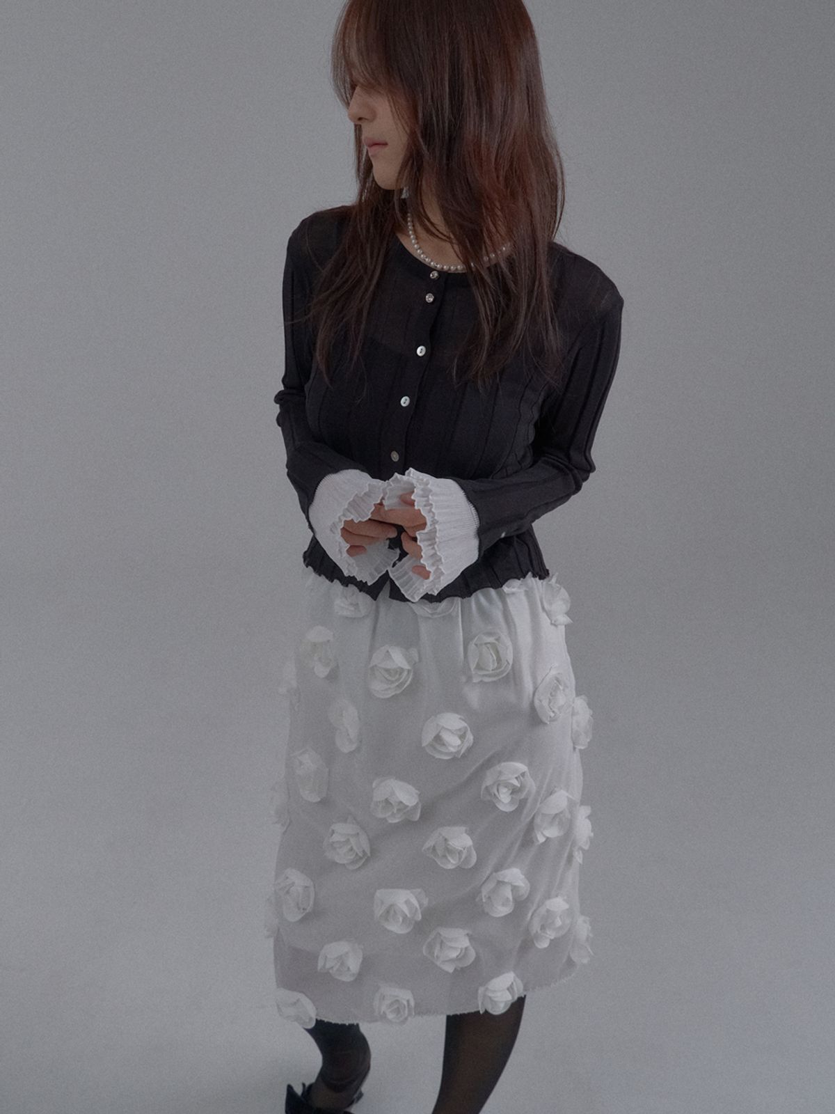 쏘리, 투 머치 러브(SORRY, TOO MUCH LOVE) Rose Embellished Tulle Midi Skirt_White
