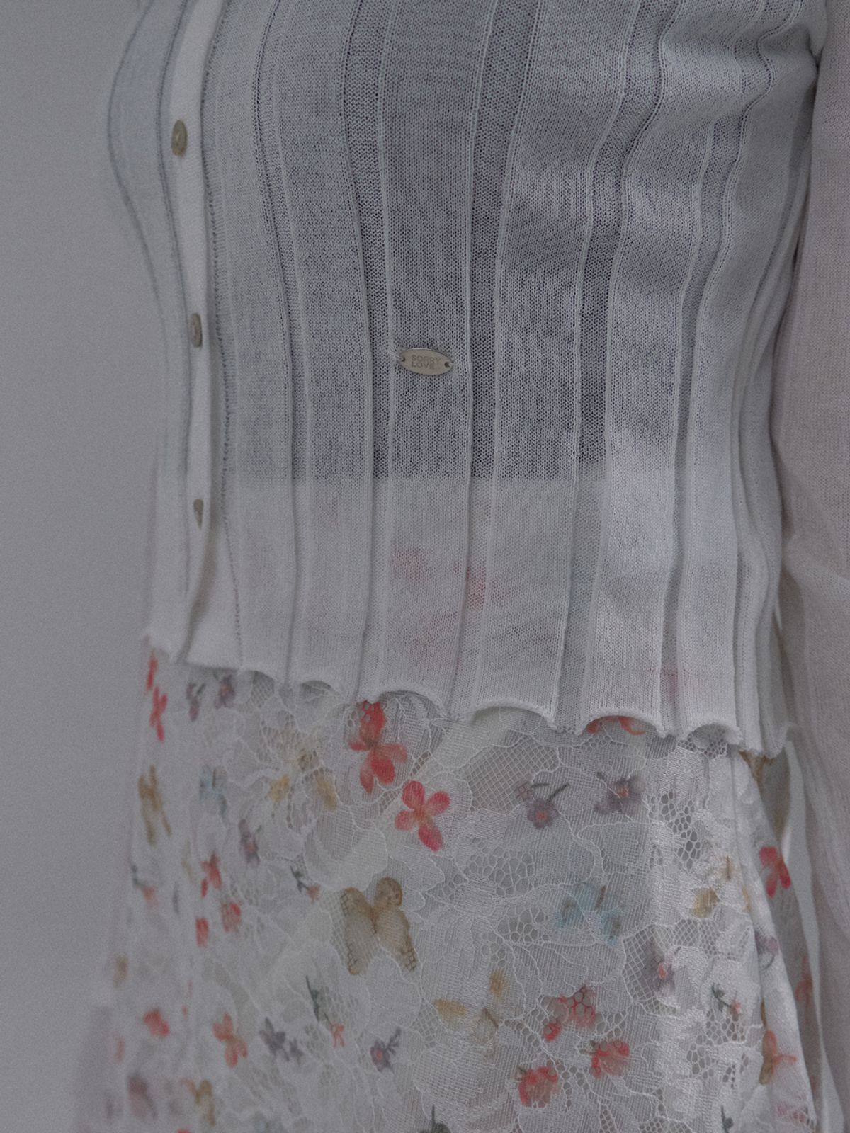 쏘리, 투 머치 러브(SORRY, TOO MUCH LOVE) Pure Elegance Knit Cardigan_White