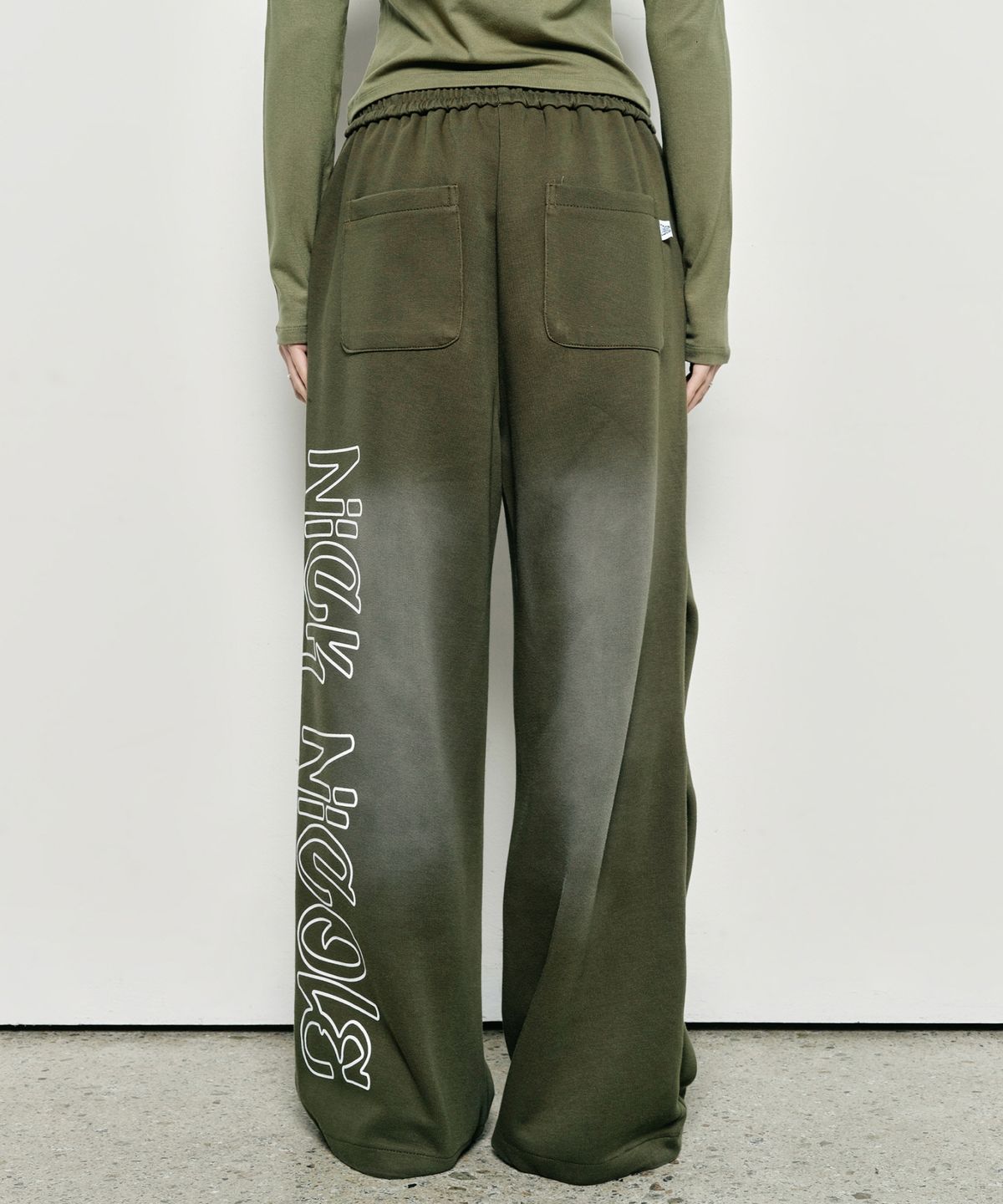 닉앤니콜(NICK&NICOLE) NICOLE BUTTERFLY WASHING SWEAT PANTS_KHAKI