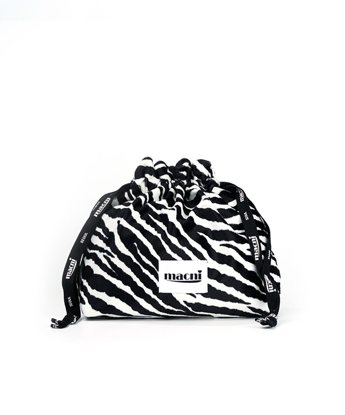 마크니(MACNI) ZEBRA STRING POUCH BAG WHITE