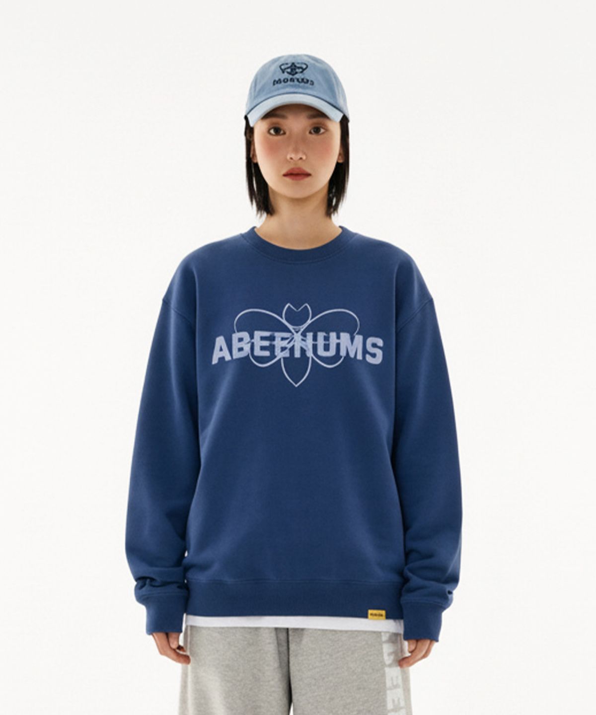 어비험즈(ABEEHUMS) 시그니처 로고 스웨트셔츠 ABH357-110 블루