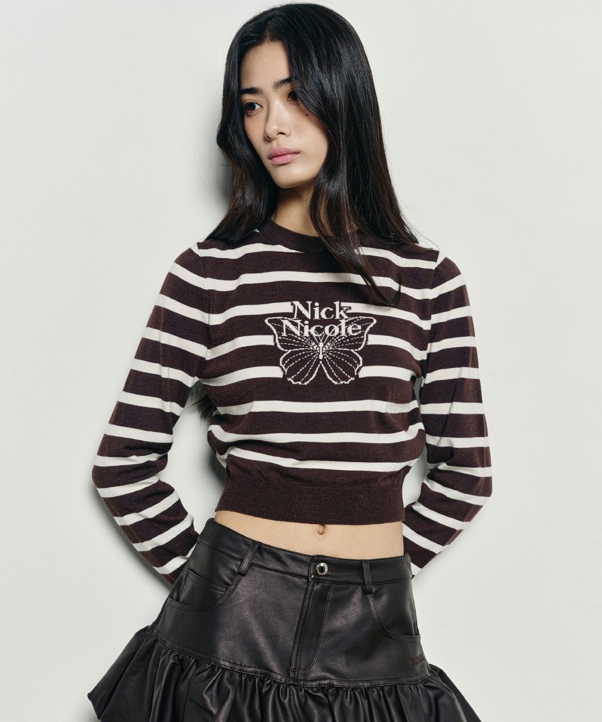 닉앤니콜(NICK&NICOLE) MINI BUTTERFLY SIGNATURE STRIPE KNIT_BROWN