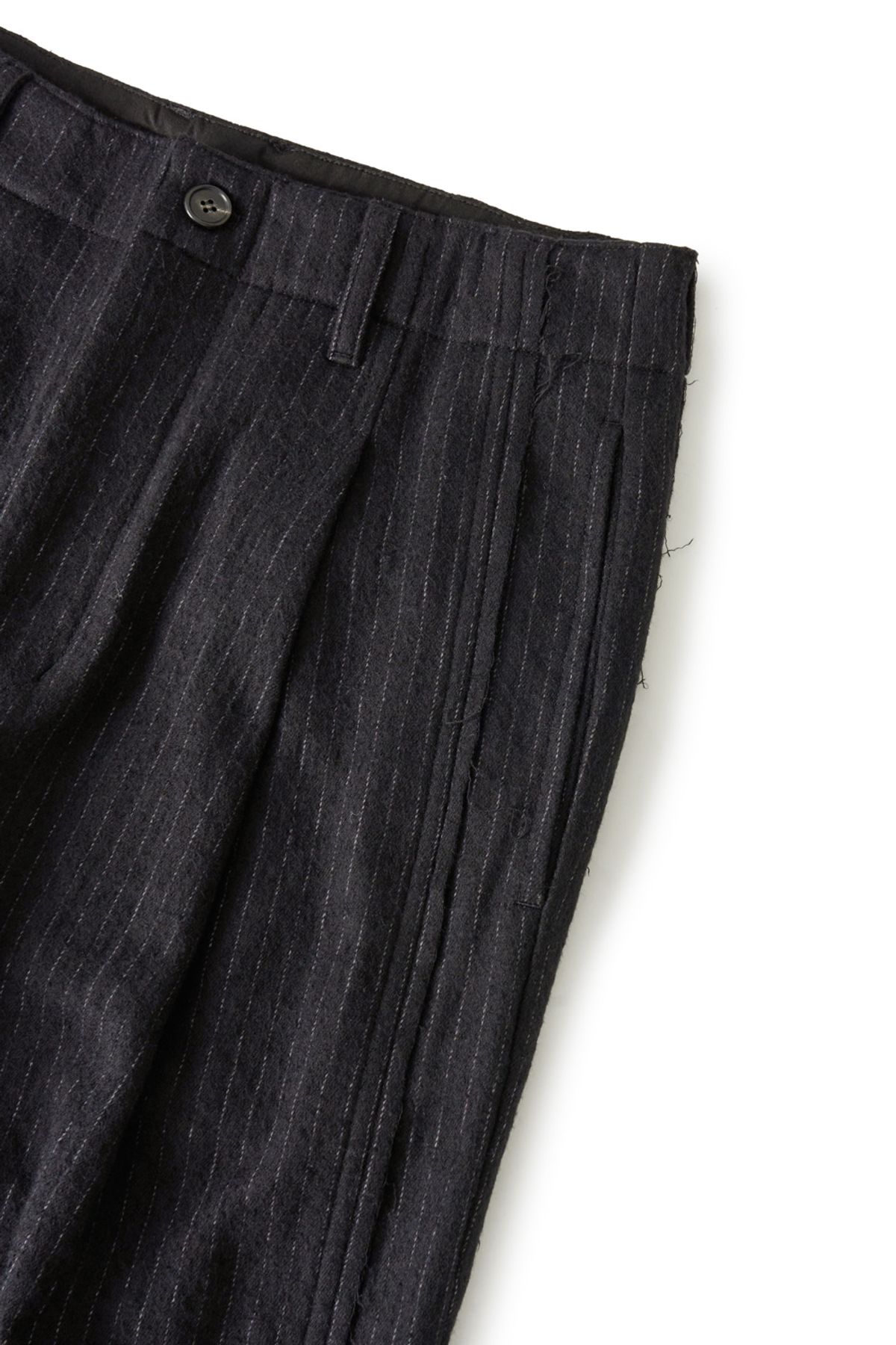 해칭룸(HATCHINGROOM) Hairy Deep Pleats Trousers Stripe Black