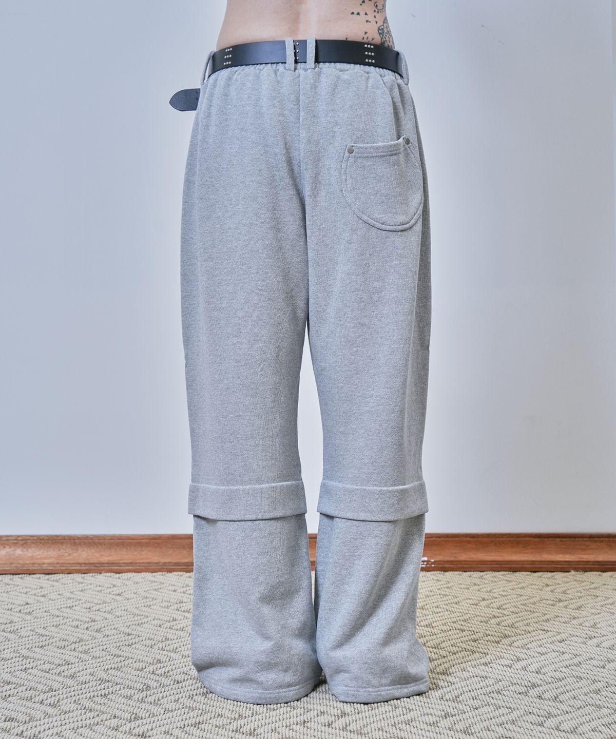 뉴제(NEWGE) Foam Printing Sweat Pants (GRAY)