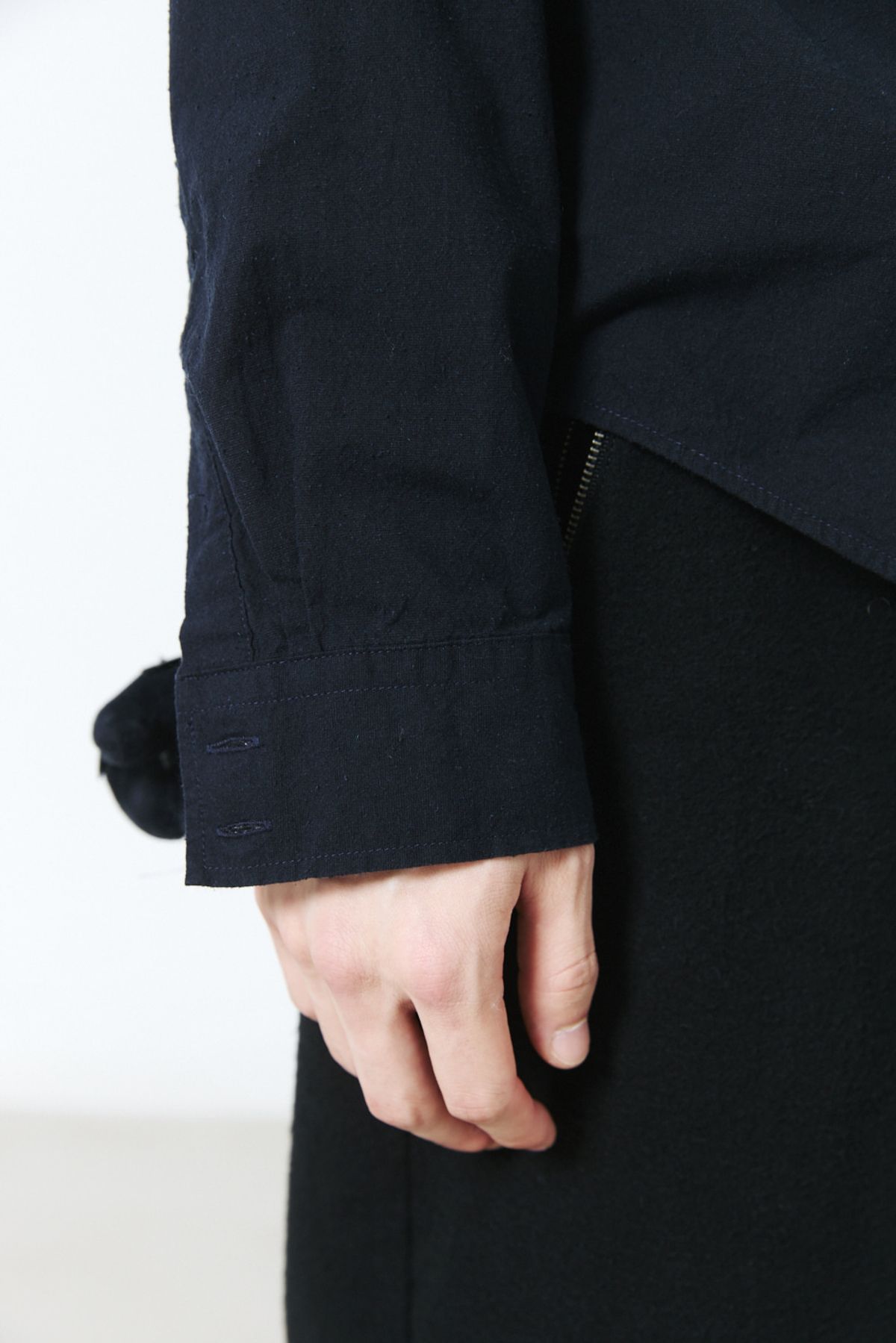 해칭룸(HATCHINGROOM) Rana Shirt Silk Nep Black