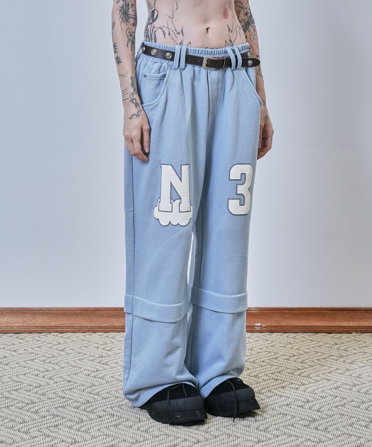 뉴제(NEWGE) Foam Printing Sweat Pants (SKY BLUE)