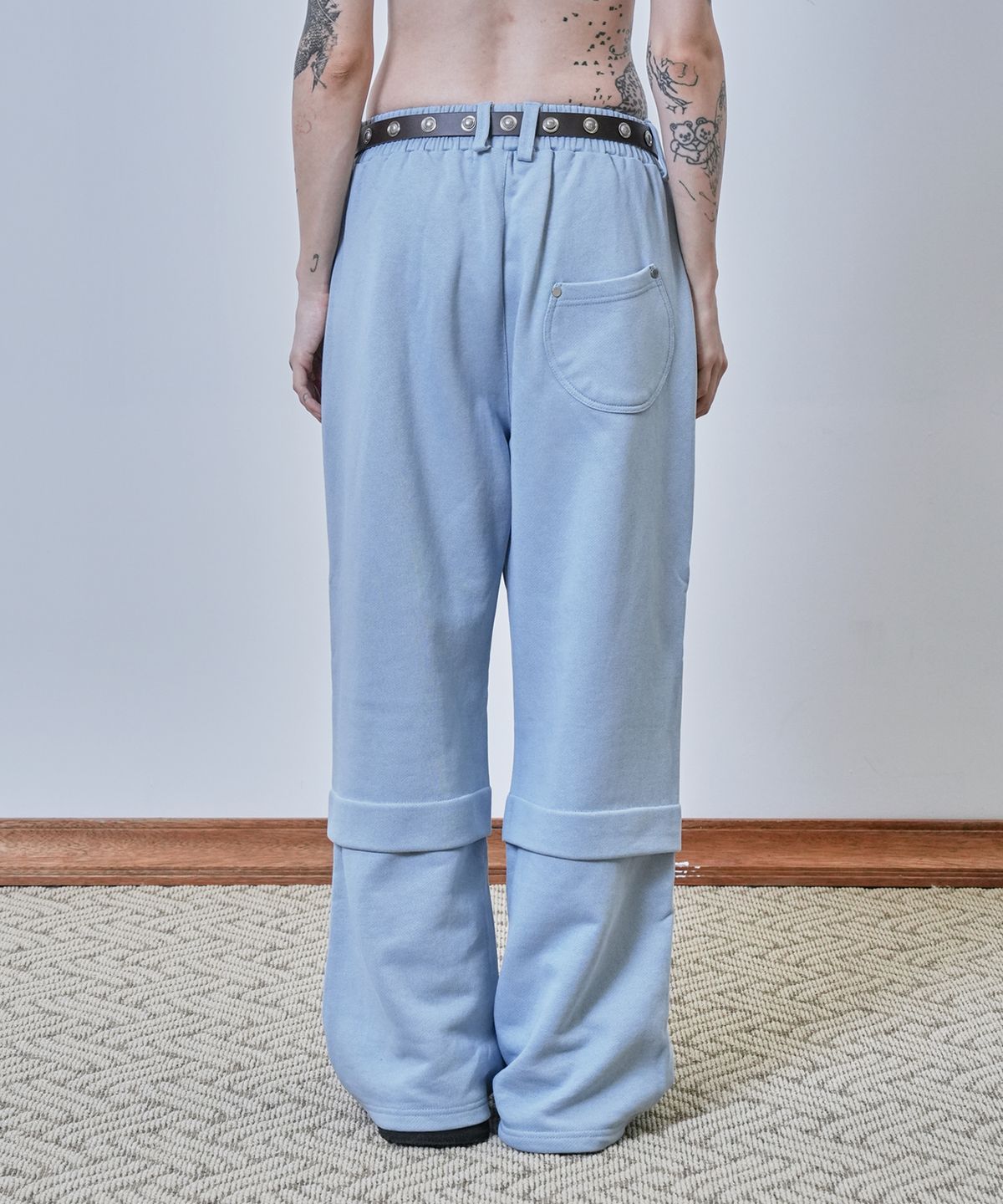 뉴제(NEWGE) Foam Printing Sweat Pants (SKY BLUE)
