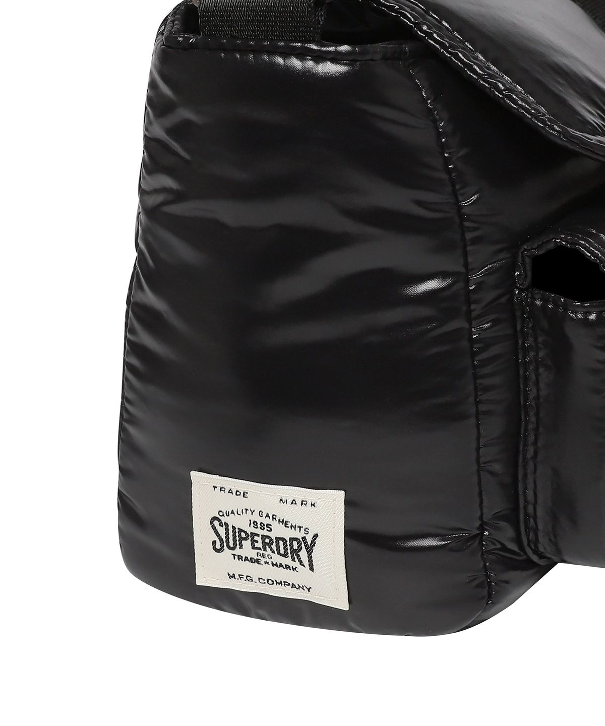 슈퍼드라이(SUPERDRY) 패디드 크로스백 블랙