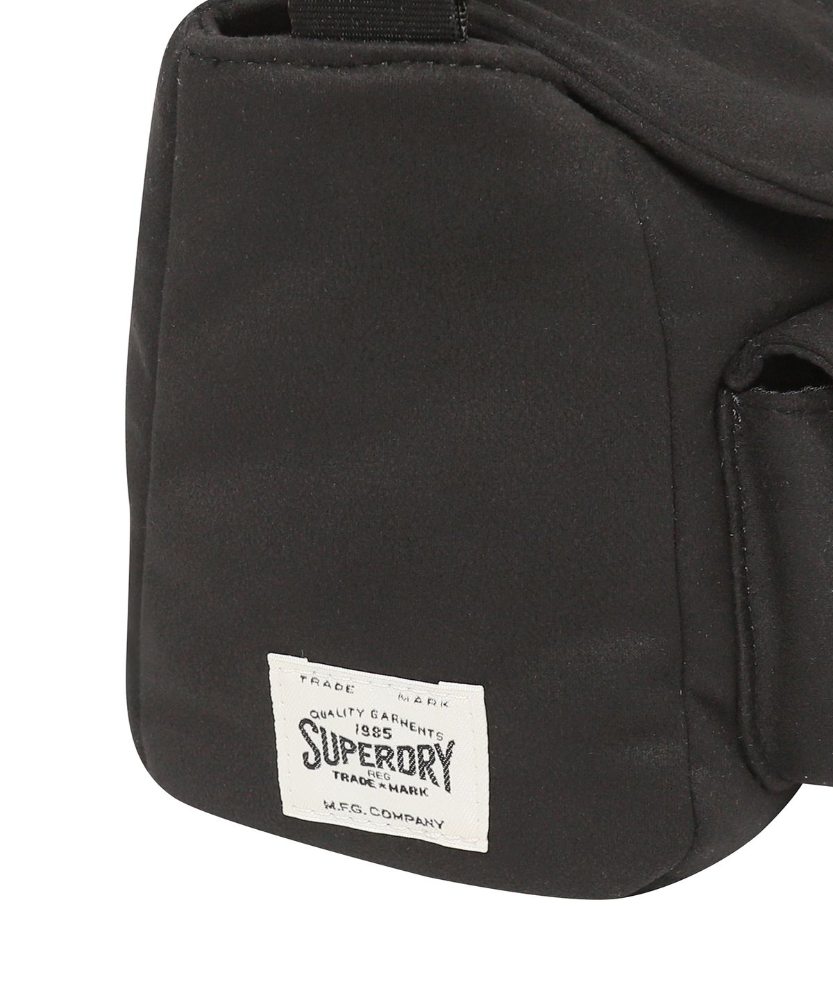 슈퍼드라이(SUPERDRY) 스웨이드 크로스백 블랙