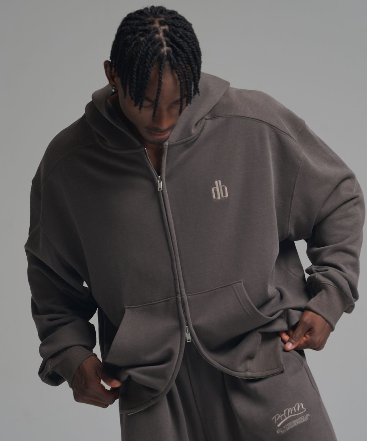 페르메논(PHERMENON) [SET] 피그먼트 오버핏 절개 2WAY 후드 집업 + 피그먼트 오버핏 와이드 스트링 조거 팬츠 (3COLOR)