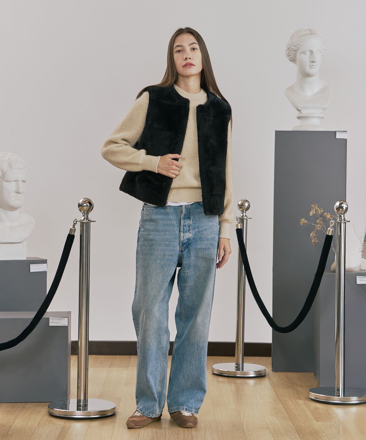 핀블랙(PINBLACK) 업사이클링 메리노 스트레이트 무스탕 베스트 브라운