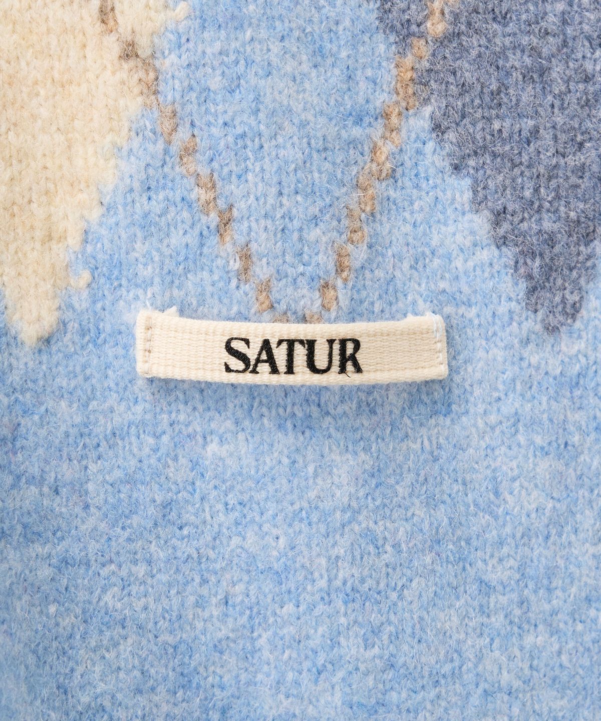 세터(SATUR) (W) 아가일 브이넥 풀오버 니트 스카이 블루