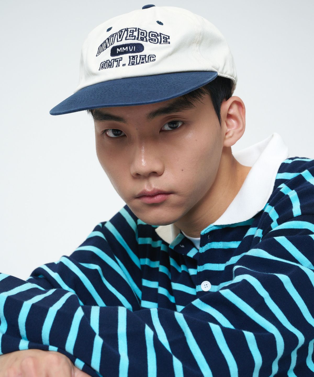 유니버스 가먼트(UNIVERSE GARMENT) UG 투톤 로고 워싱 캡_NAVY