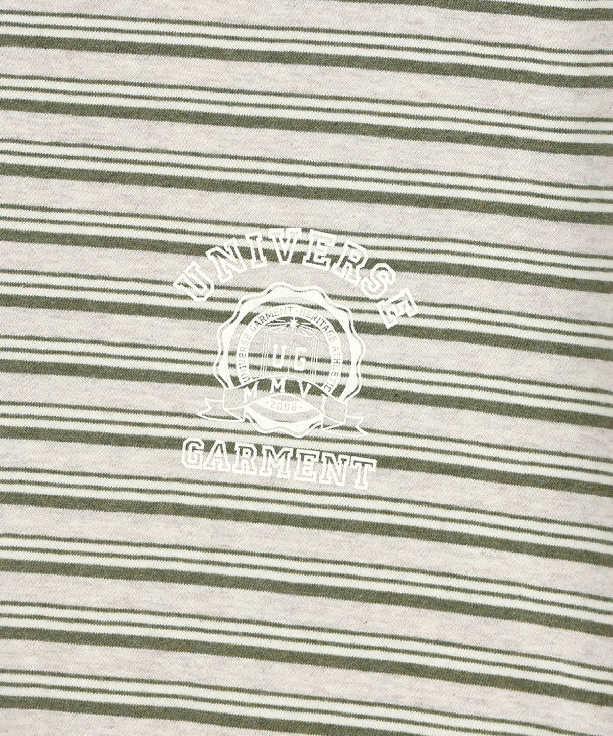 유니버스 가먼트(UNIVERSE GARMENT) UG 스트라이프 엠블럼 티셔츠_Olive