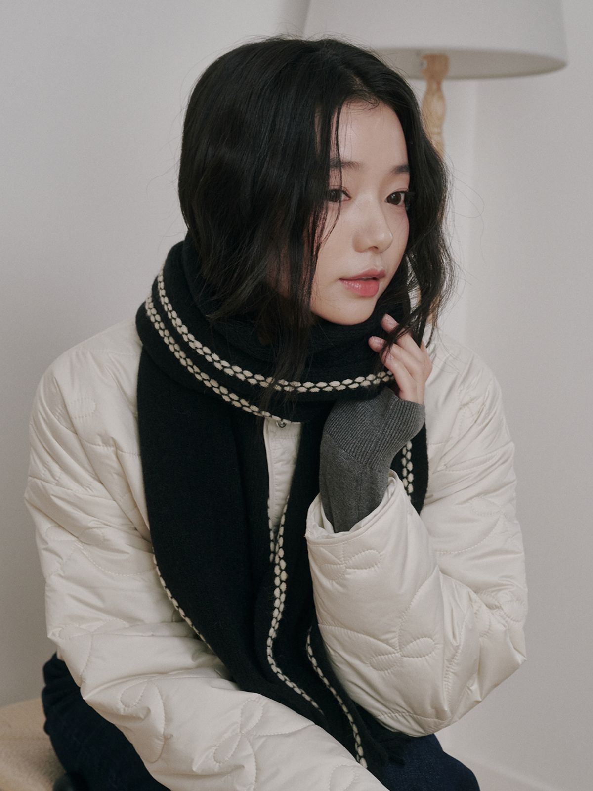 올인컴플리트(ALLINCOMPLETE) 풋프린트 니트 머플러 (블랙)