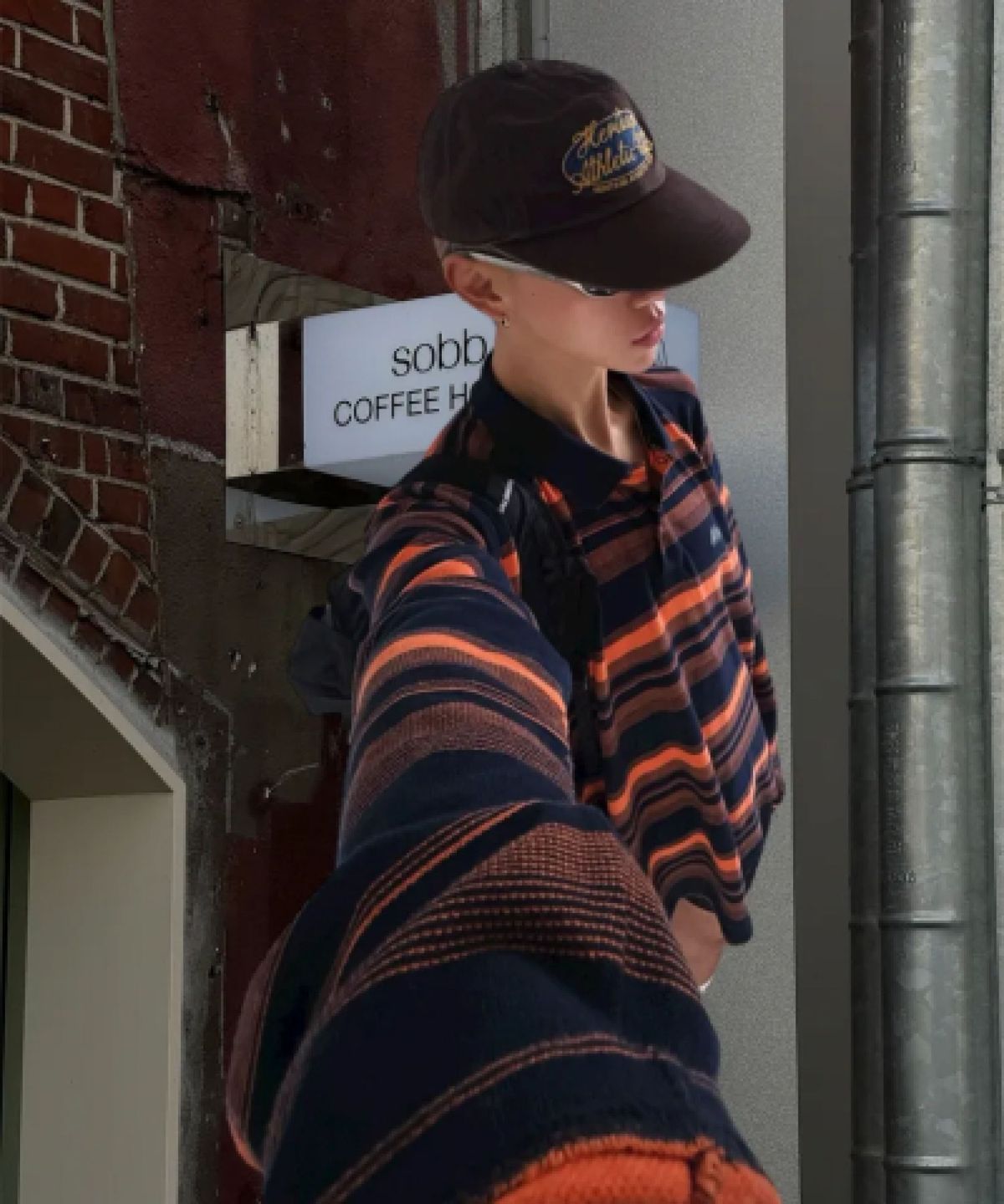 유니버스 가먼트(UNIVERSE GARMENT) 유니버스 싸인 롱 빌 워싱 캡_Brown