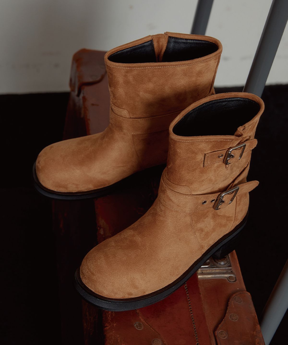 아노에틱(ANOETIC) ANC DOUBLE BUCKLE BOOTS_BROWN