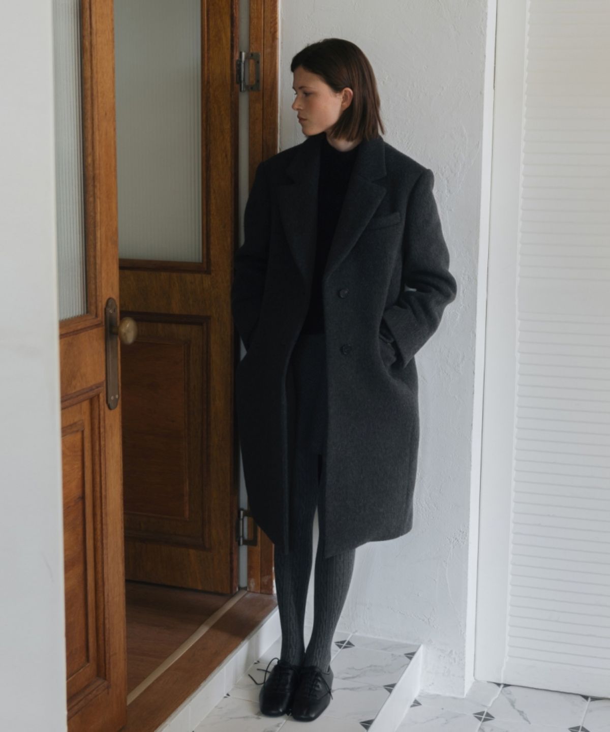 어나우트(UNNOUT) FOX NEAT SINGLE COAT CHARCOAL