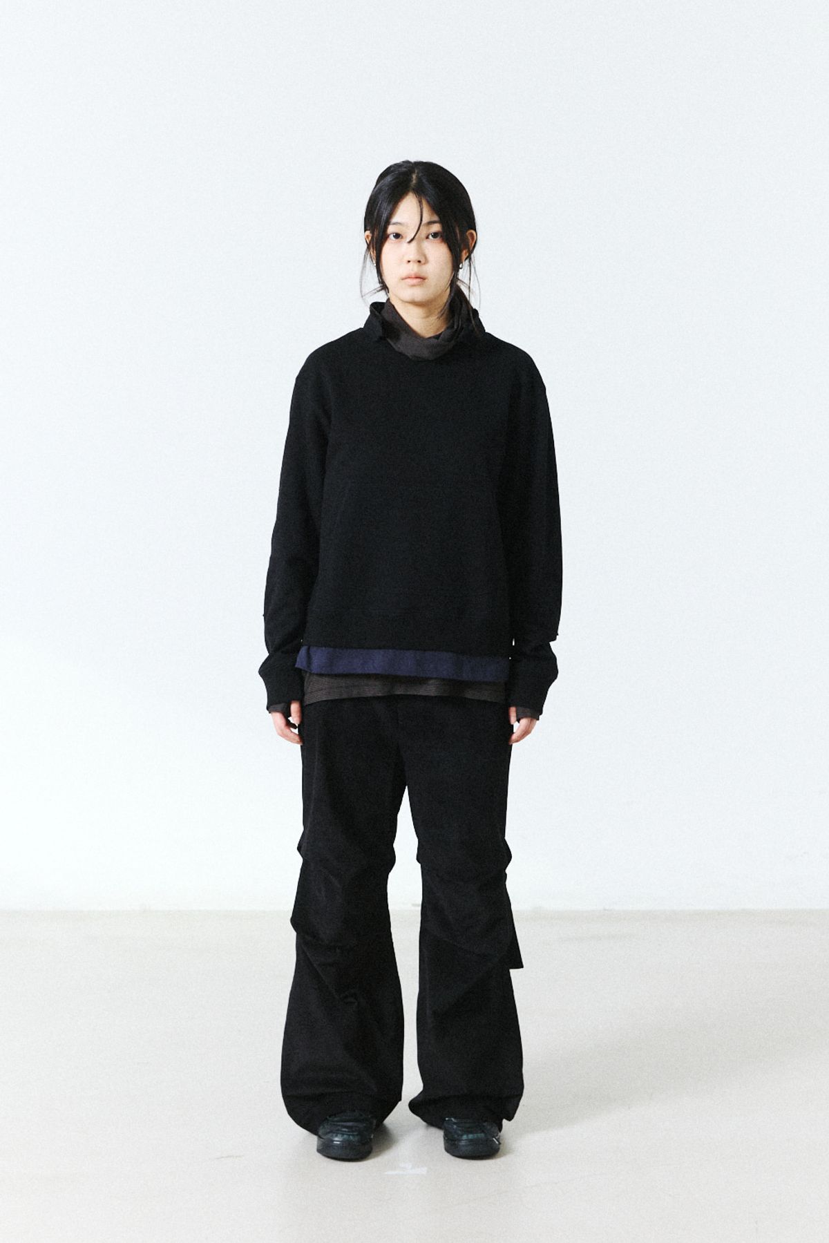 해칭룸(HATCHINGROOM) Overlay Sweatshirt Black