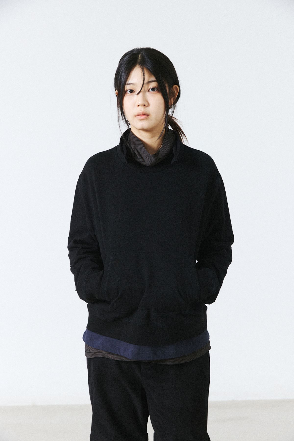 해칭룸(HATCHINGROOM) Overlay Sweatshirt Black