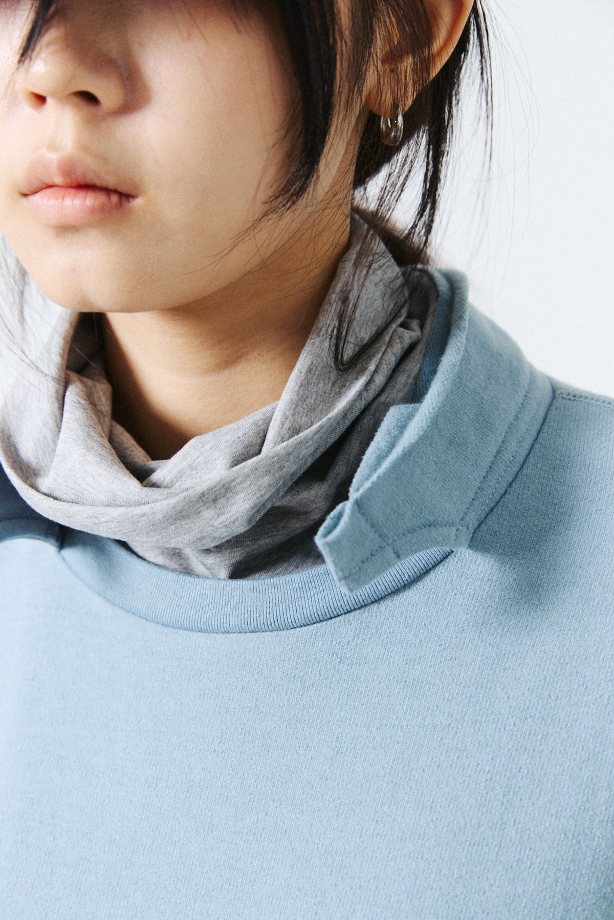 해칭룸(HATCHINGROOM) Overlay Sweatshirt Blue Grey