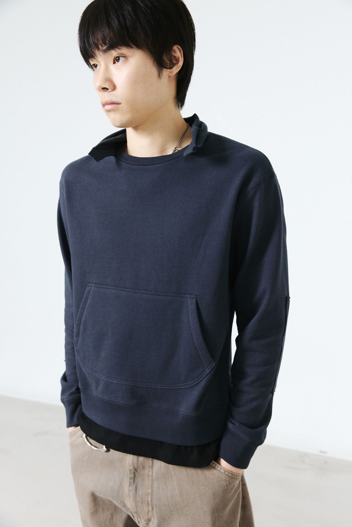 해칭룸(HATCHINGROOM) Overlay Sweatshirt Dark Navy